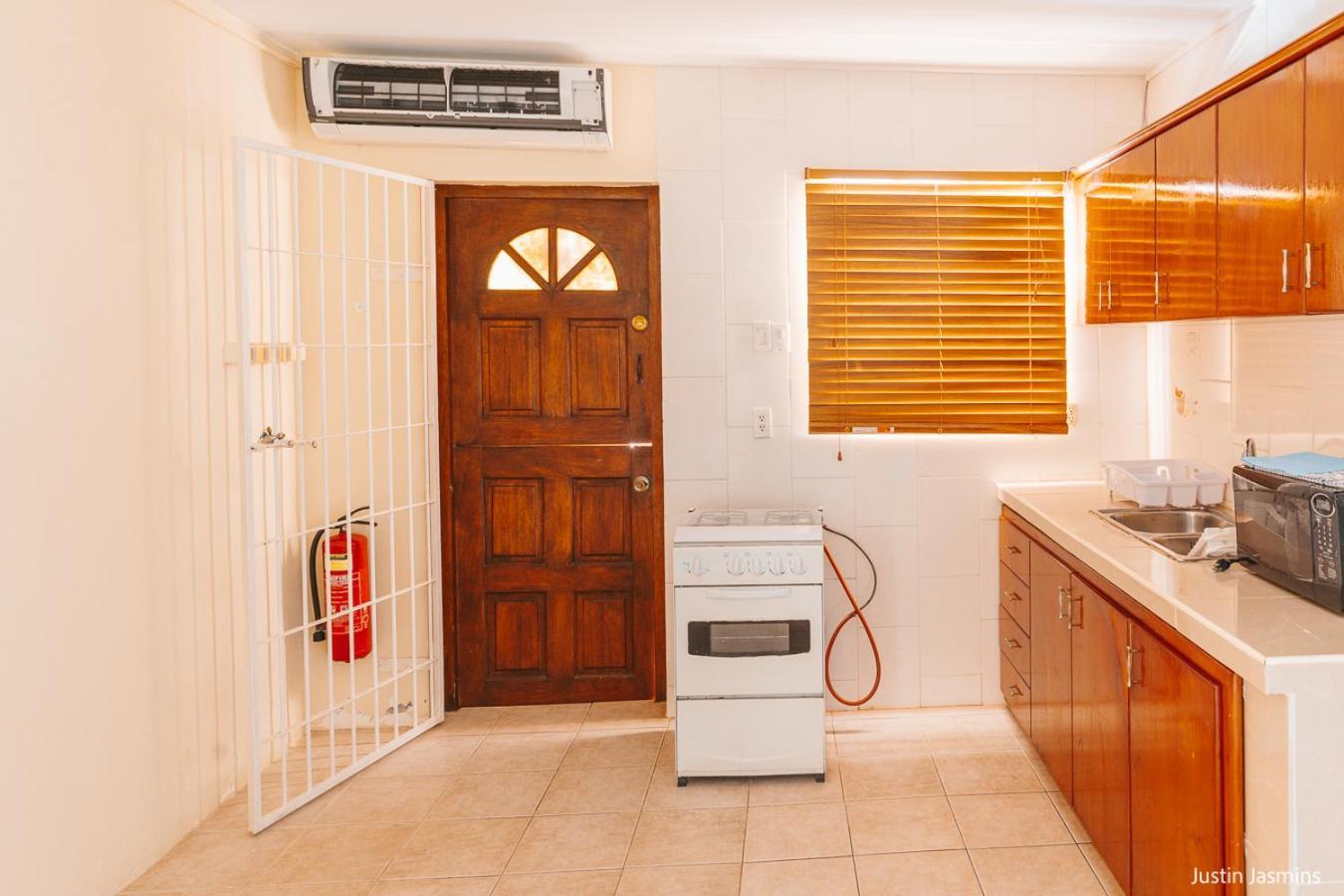 Westpunt Nos Krusero Apartments מראה חיצוני תמונה